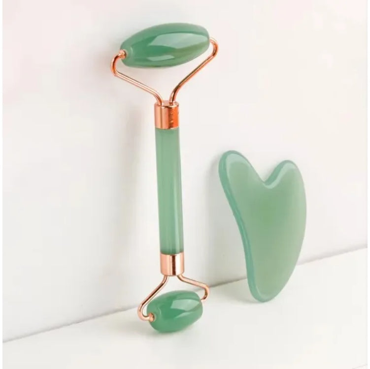 Gua sha and facial roller set detail